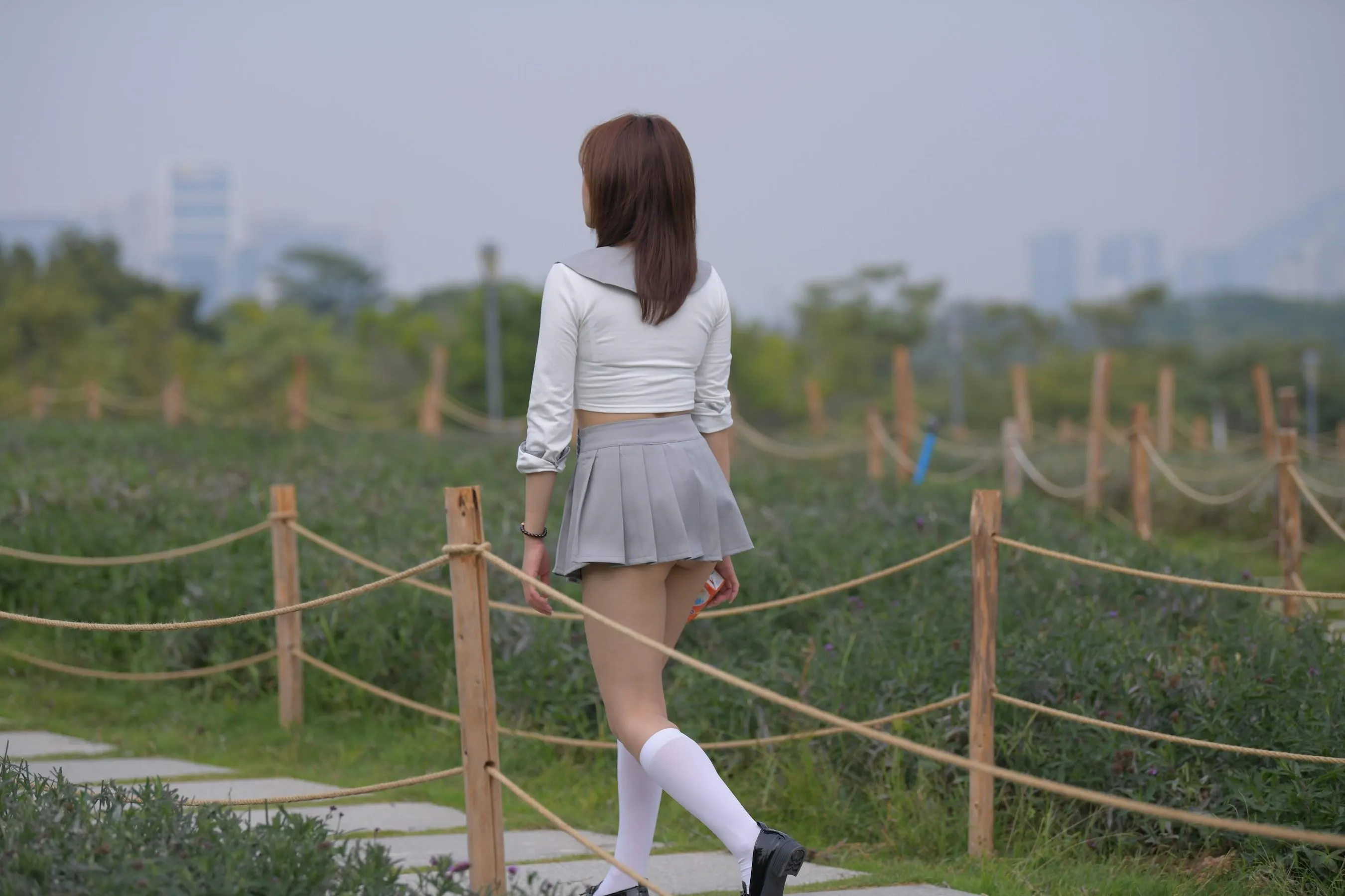 [魔镜街拍] NO.095 性感动人的小百褶裙美女 [763P]插图5